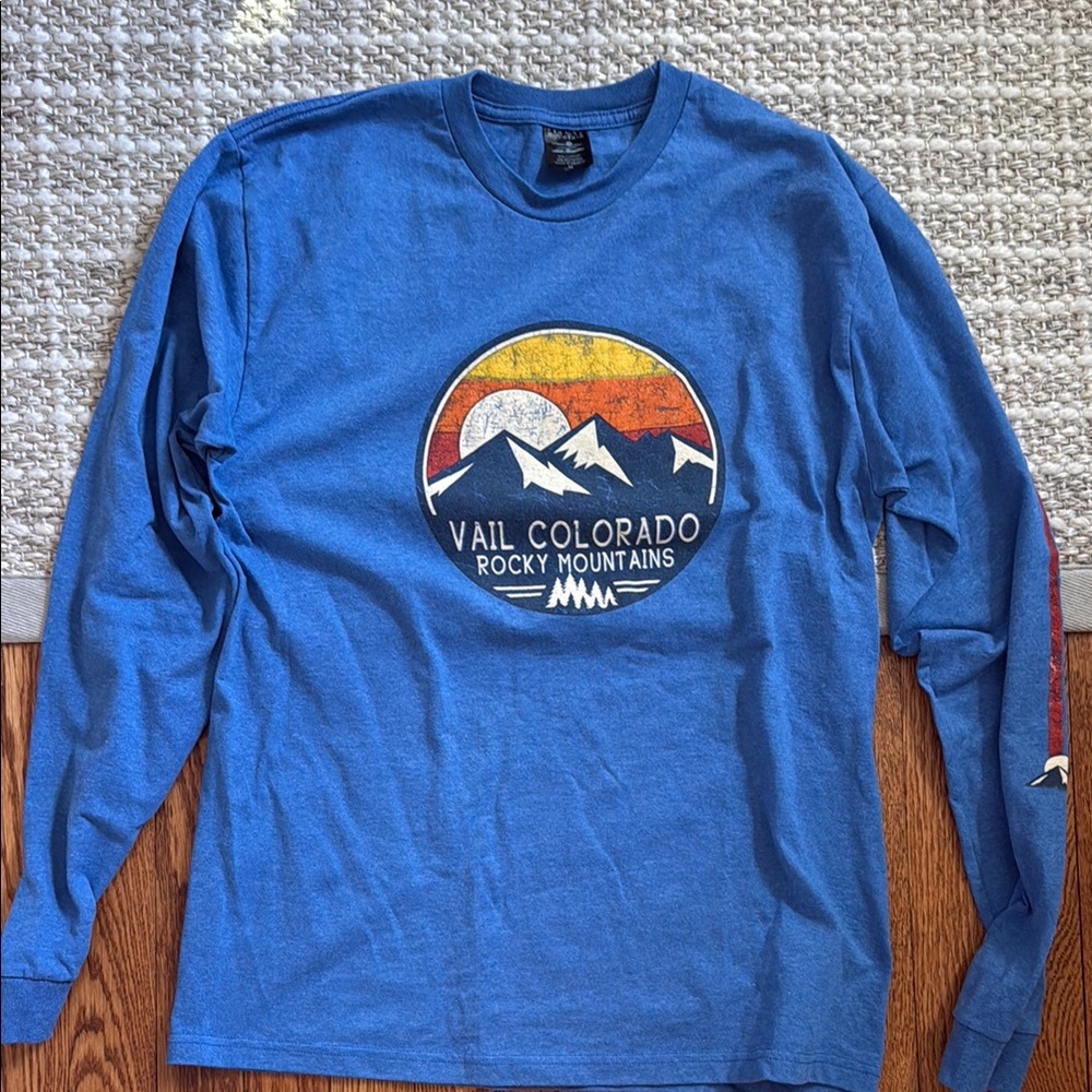 Blue Long Sleeve Tee with Graphic Design and Classic Crew Neck